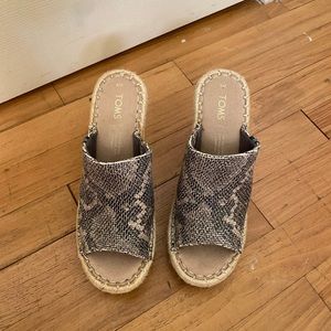 Toms snakeskin wedges